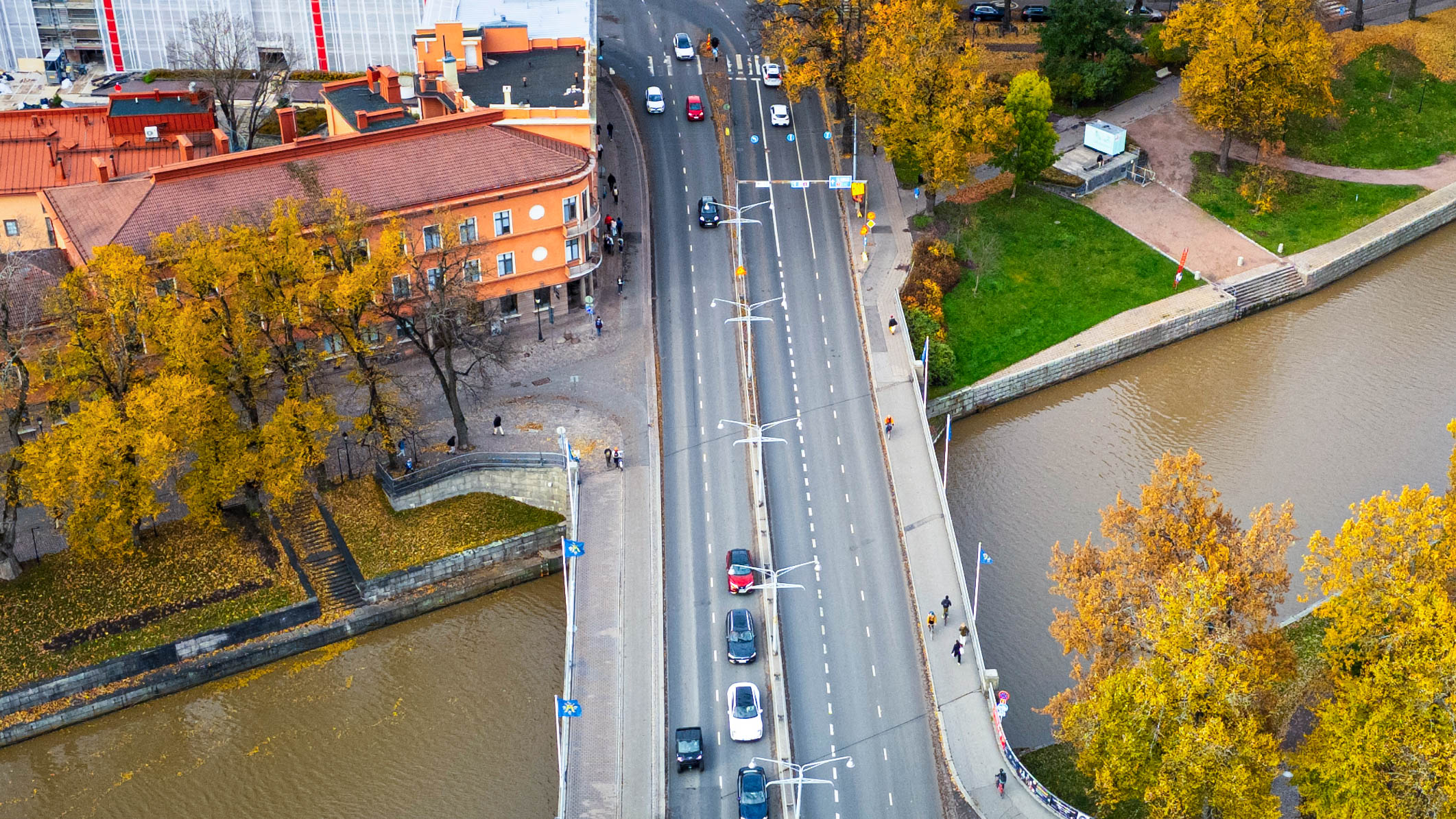 Ilmakuva Uudenmaankadulta ja Aninkaistenkadulta Turussa.